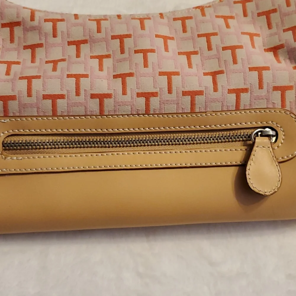 Tommy Hilfiger small handbag NWT - Picture 4 of 14